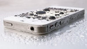 Téléphone échappé dans l'eau - Que faire?